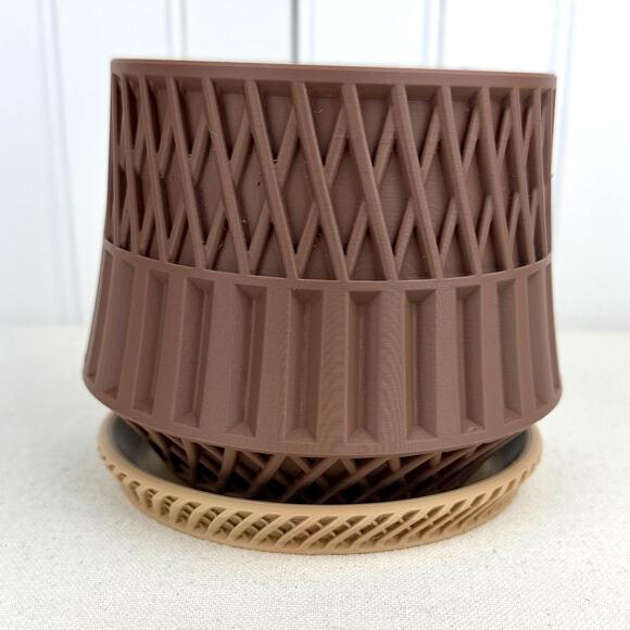 The Axon Planter, Indoor Flower Pot, Tabletop Planter, Layered Design - Picture 4 of 10